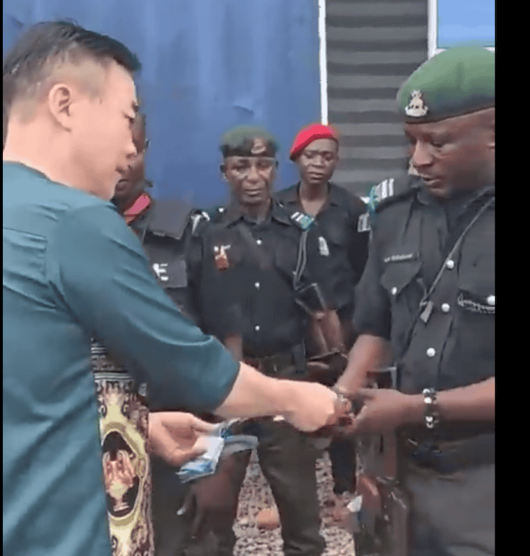 Police-receiving-cash